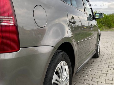 Volkswagen Touran 2008  випуску Луцьк з двигуном 1.4 л бензин мінівен автомат за 6350 долл. 