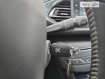 Peugeot 308 2015  випуску Вінниця з двигуном 1.6 л  універсал механіка за 9999 долл. 