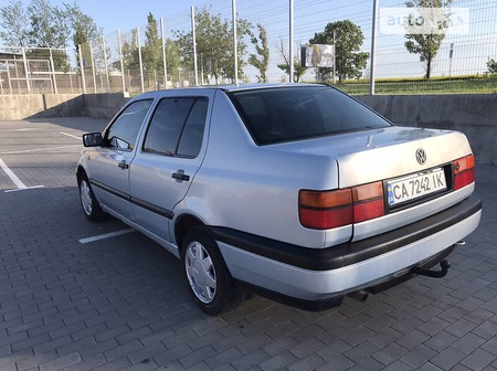 Volkswagen Vento 1993  випуску Миколаїв з двигуном 1.8 л  седан механіка за 2250 долл. 