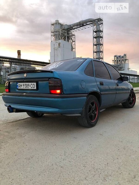 Opel Vectra 1993  випуску Житомир з двигуном 1.6 л  седан механіка за 2800 долл. 
