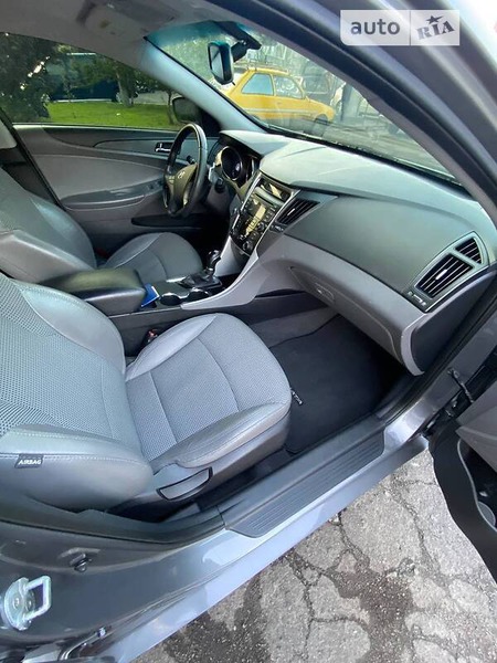 Hyundai Sonata 2012  випуску Миколаїв з двигуном 2.4 л бензин седан автомат за 10150 долл. 