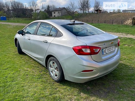 Chevrolet Cruze 2016  випуску Чернівці з двигуном 1.4 л бензин седан автомат за 8600 долл. 