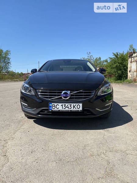 Volvo S60 2016  випуску Львів з двигуном 2 л бензин седан автомат за 14900 долл. 