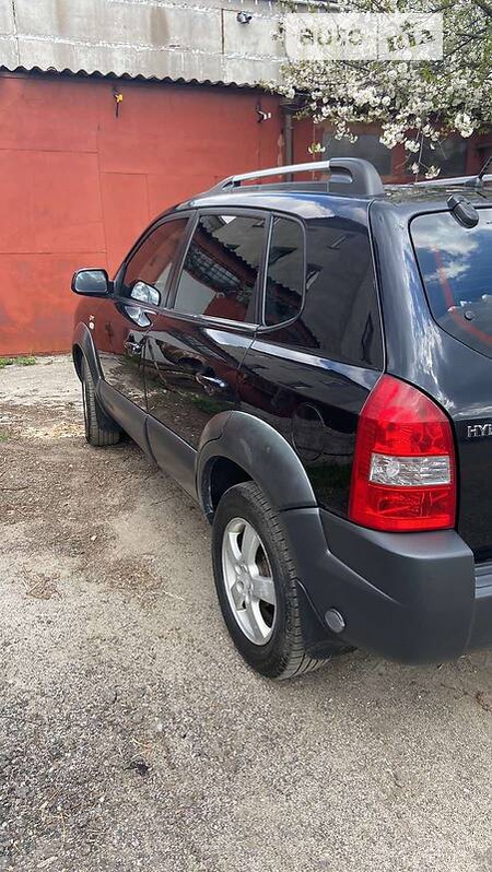 Hyundai Tucson 2008  випуску Київ з двигуном 2 л  універсал механіка за 7800 долл. 