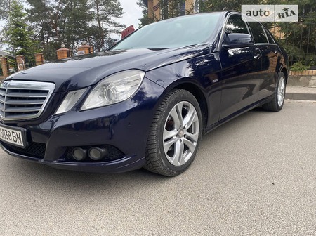 Mercedes-Benz E 220 2010  випуску Київ з двигуном 2.2 л дизель седан автомат за 13800 долл. 