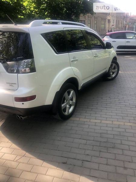 Mitsubishi Outlander XL 2008  випуску Ужгород з двигуном 0 л  позашляховик автомат за 11000 долл. 