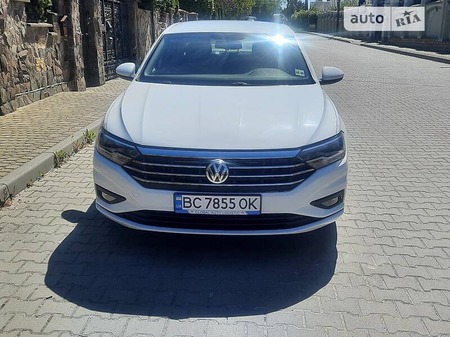 Volkswagen Jetta 2019  випуску Львів з двигуном 1.4 л бензин седан автомат за 13800 долл. 