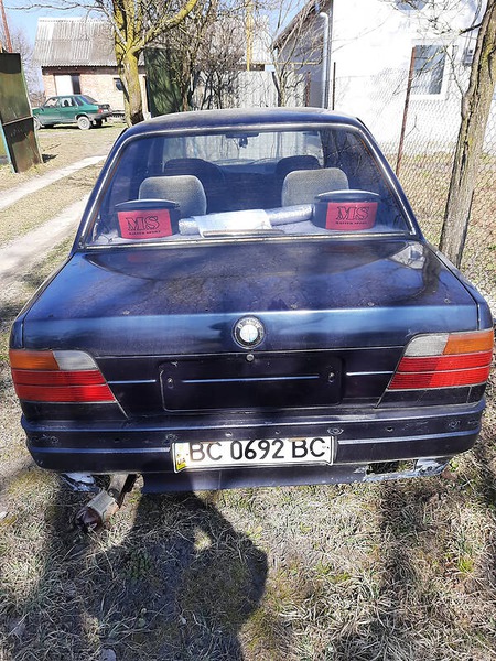 BMW 320 1985  випуску Львів з двигуном 0 л бензин седан механіка за 1250 долл. 