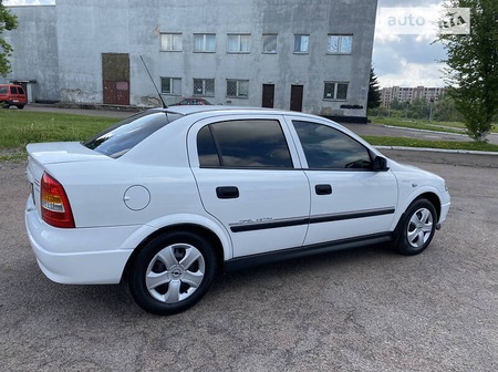 Opel Astra 2009  випуску Рівне з двигуном 1.6 л бензин седан механіка за 4900 долл. 