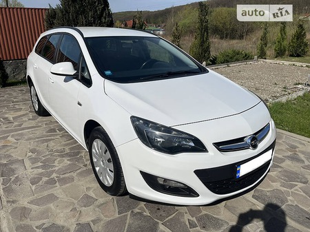 Opel Astra 2014  випуску Ужгород з двигуном 1.7 л дизель універсал механіка за 8300 долл. 