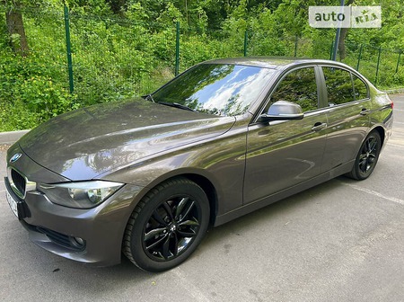BMW 318 2012  випуску Черкаси з двигуном 2 л дизель седан автомат за 13800 долл. 