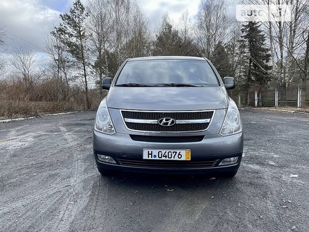 Hyundai H-1 2009  випуску Луцьк з двигуном 2.5 л дизель універсал механіка за 9400 долл. 