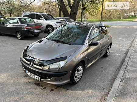 Peugeot 206 2000  випуску Київ з двигуном 1.4 л  хэтчбек автомат за 2899 долл. 