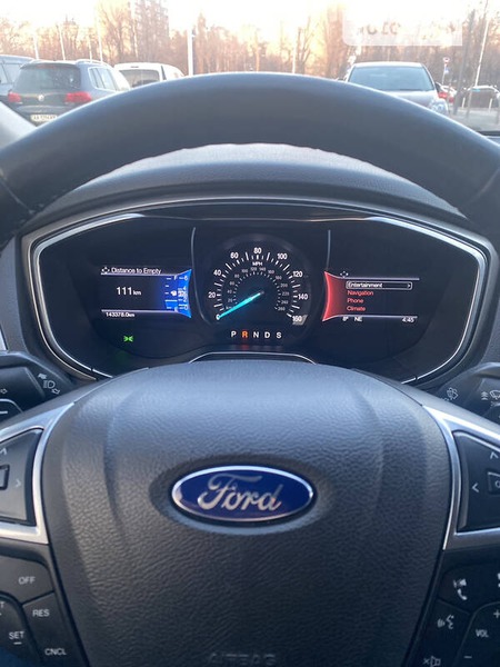 Ford Fusion 2015  випуску Черкаси з двигуном 2 л бензин седан автомат за 12499 долл. 