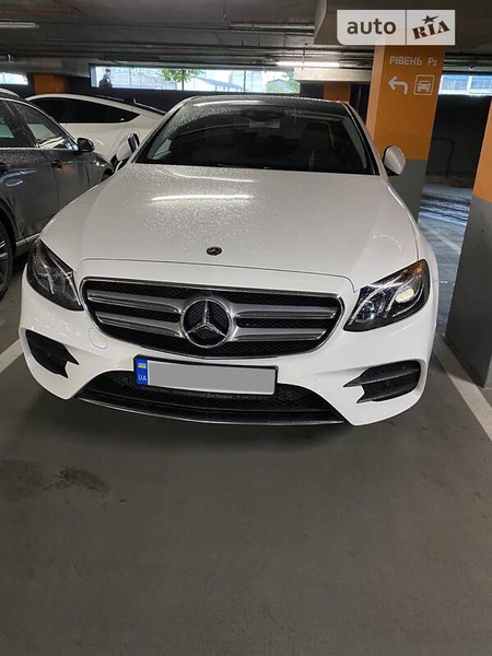Mercedes-Benz E 180 2018  випуску Київ з двигуном 0 л бензин седан автомат за 48500 долл. 