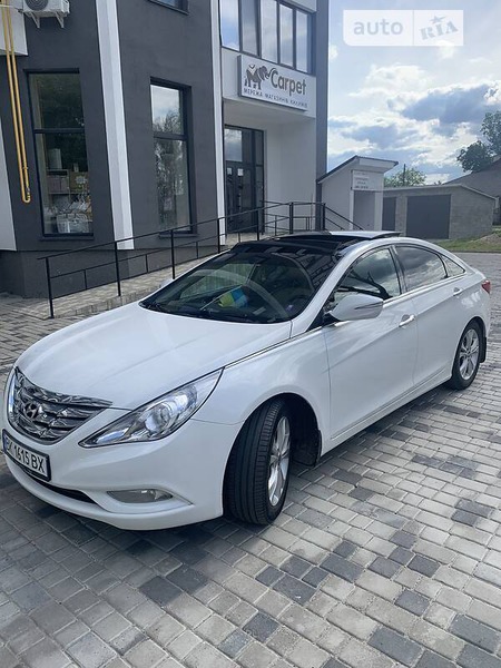 Hyundai Sonata 2012  випуску Рівне з двигуном 2.4 л  седан автомат за 11600 долл. 