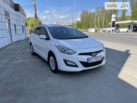 Hyundai i30 2014  випуску Вінниця з двигуном 1.6 л бензин універсал автомат за 10890 долл. 