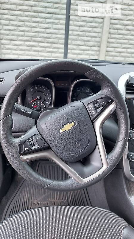 Chevrolet Malibu 2015  випуску Чернігів з двигуном 0 л бензин седан автомат за 10500 долл. 