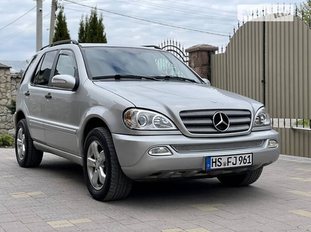 Mercedes-Benz ML 270 2004  випуску Тернопіль з двигуном 2.7 л дизель позашляховик автомат за 6450 долл. 