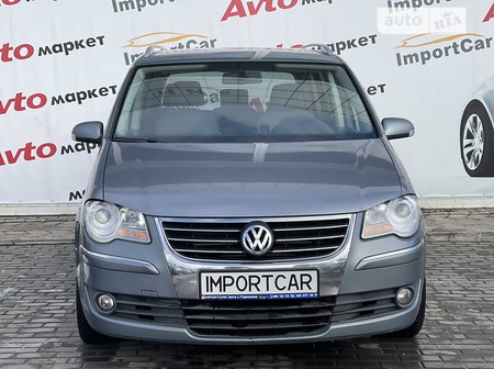 Volkswagen Touran 2008  випуску Херсон з двигуном 2 л дизель мінівен автомат за 6900 долл. 