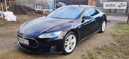 Tesla S 2015  випуску Одеса з двигуном 0 л  седан  за 28000 долл. 