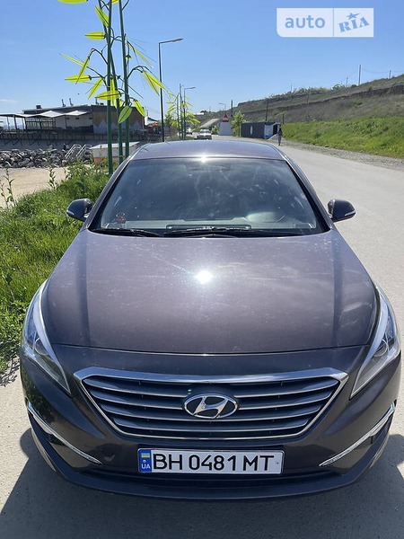 Hyundai Sonata 2015  випуску Одеса з двигуном 0 л газ седан автомат за 13300 долл. 