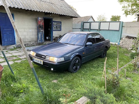 Mazda 626 1991  випуску Київ з двигуном 2 л  седан механіка за 2100 долл. 