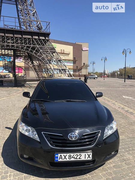 Toyota Camry 2007  випуску Полтава з двигуном 2.4 л бензин седан  за 12500 долл. 