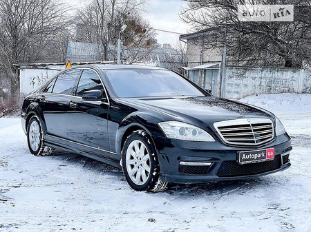 Mercedes-Benz S 500 2008  випуску Київ з двигуном 5.5 л бензин седан автомат за 17990 долл. 