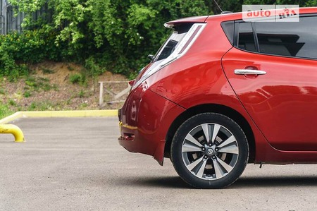 Nissan Leaf 2015  випуску Ужгород з двигуном 0 л електро хэтчбек автомат за 6800 долл. 