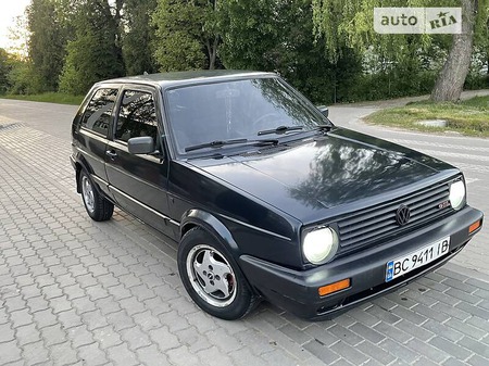 Volkswagen Golf 1990  випуску Львів з двигуном 1.6 л  хэтчбек механіка за 1950 долл. 