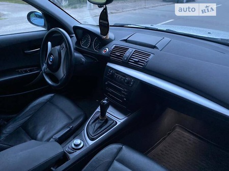 BMW 120 2005  випуску Харків з двигуном 2 л бензин хэтчбек автомат за 6000 долл. 
