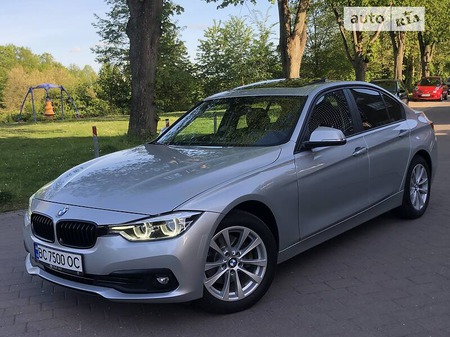 BMW 320 2018  випуску Львів з двигуном 2 л бензин седан автомат за 19900 долл. 