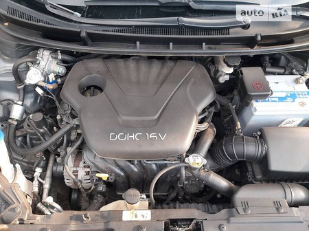 Hyundai i30 2013  випуску Дніпро з двигуном 1.6 л  хэтчбек автомат за 8300 долл. 