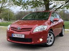 Toyota Auris 2011 Ровно 1.6 л  хэтчбек автомат к.п.