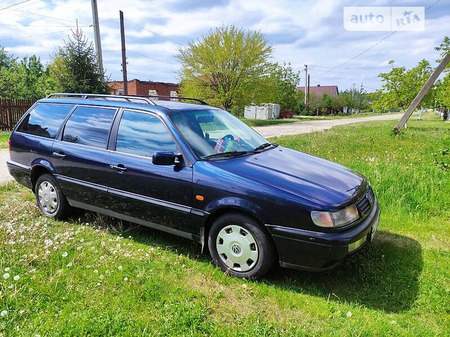 Volkswagen Passat 1996  випуску Луцьк з двигуном 2 л бензин універсал механіка за 3300 долл. 