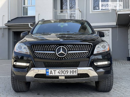 Mercedes-Benz ML 320 2012  випуску Івано-Франківськ з двигуном 3 л дизель позашляховик автомат за 23700 долл. 