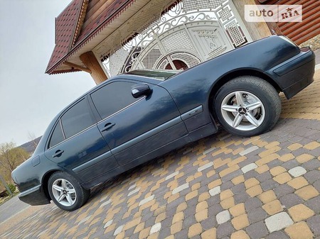 Mercedes-Benz E 270 2001  випуску Чернівці з двигуном 2.7 л дизель седан механіка за 4300 долл. 