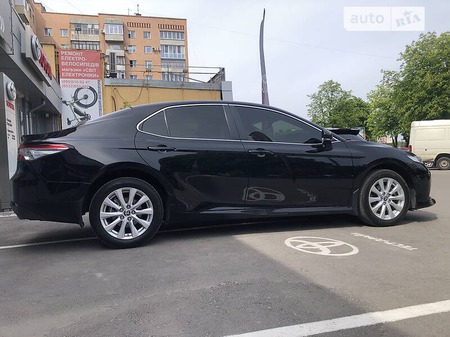 Toyota Camry 2020  випуску Полтава з двигуном 2.5 л бензин седан автомат за 26500 долл. 