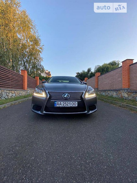 Lexus LS 460 2016  випуску Київ з двигуном 4.6 л бензин седан автомат за 34000 долл. 