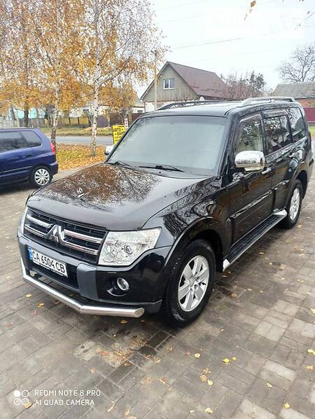 Mitsubishi Pajero 2007  випуску Черкаси з двигуном 3 л  позашляховик автомат за 11500 долл. 