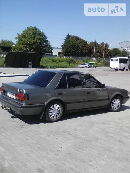Nissan Bluebird 1990  випуску Івано-Франківськ з двигуном 2 л бензин седан механіка за 2450 долл. 