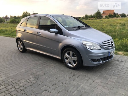 Mercedes-Benz B 200 2006  випуску Львів з двигуном 2 л дизель універсал механіка за 4600 долл. 