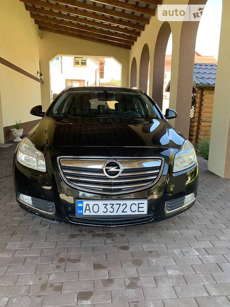 Opel Insignia 2010  випуску Ужгород з двигуном 2 л дизель універсал механіка за 8300 долл. 