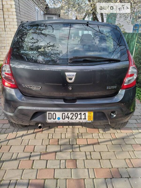 Dacia Sandero 2009  випуску Черкаси з двигуном 1.4 л бензин хэтчбек механіка за 4200 долл. 