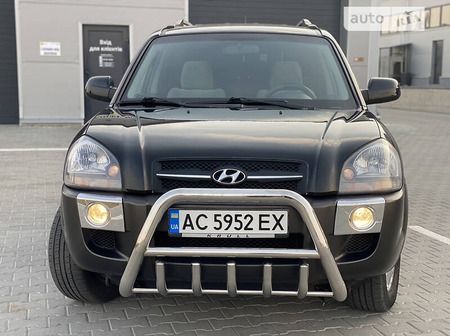 Hyundai Tucson 2005  випуску Луцьк з двигуном 2 л дизель універсал механіка за 6750 долл. 