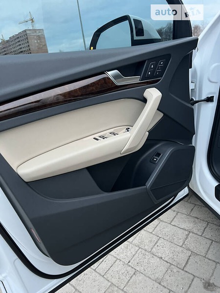 Audi Q5 2017  випуску Хмельницький з двигуном 2 л бензин позашляховик автомат за 33000 долл. 