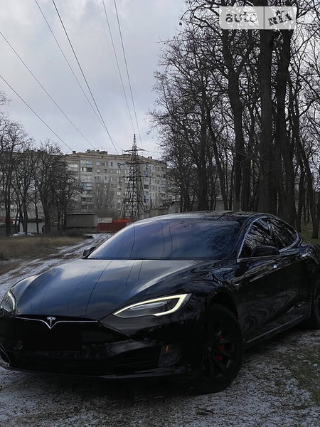 Tesla S 2016  випуску Чернівці з двигуном 0 л електро седан  за 36500 долл. 