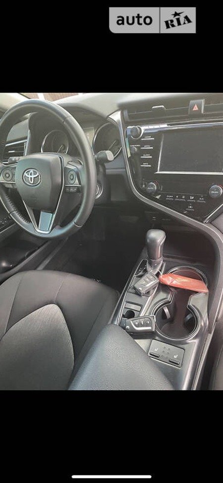Toyota Camry 2018  випуску Миколаїв з двигуном 2.5 л бензин седан автомат за 23000 долл. 