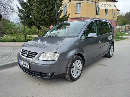 Volkswagen Touran 2003  випуску Тернопіль з двигуном 0 л дизель мінівен механіка за 4999 долл. 